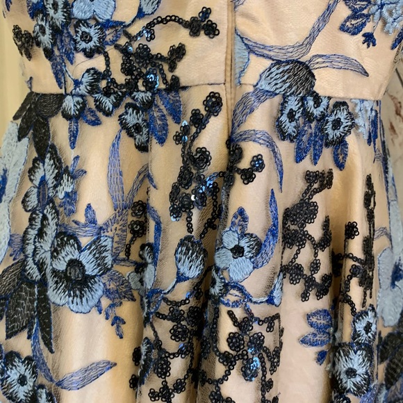 Belle BADGLEY MISCHKA 💙floral embroiled dress size 6 - Picture 6 of 10